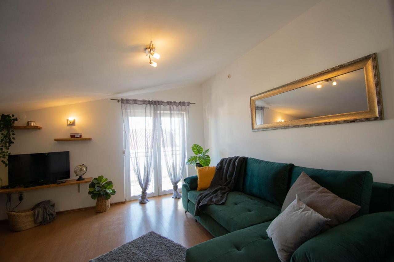 Apartman s 1 spavaćom sobom i balkonom